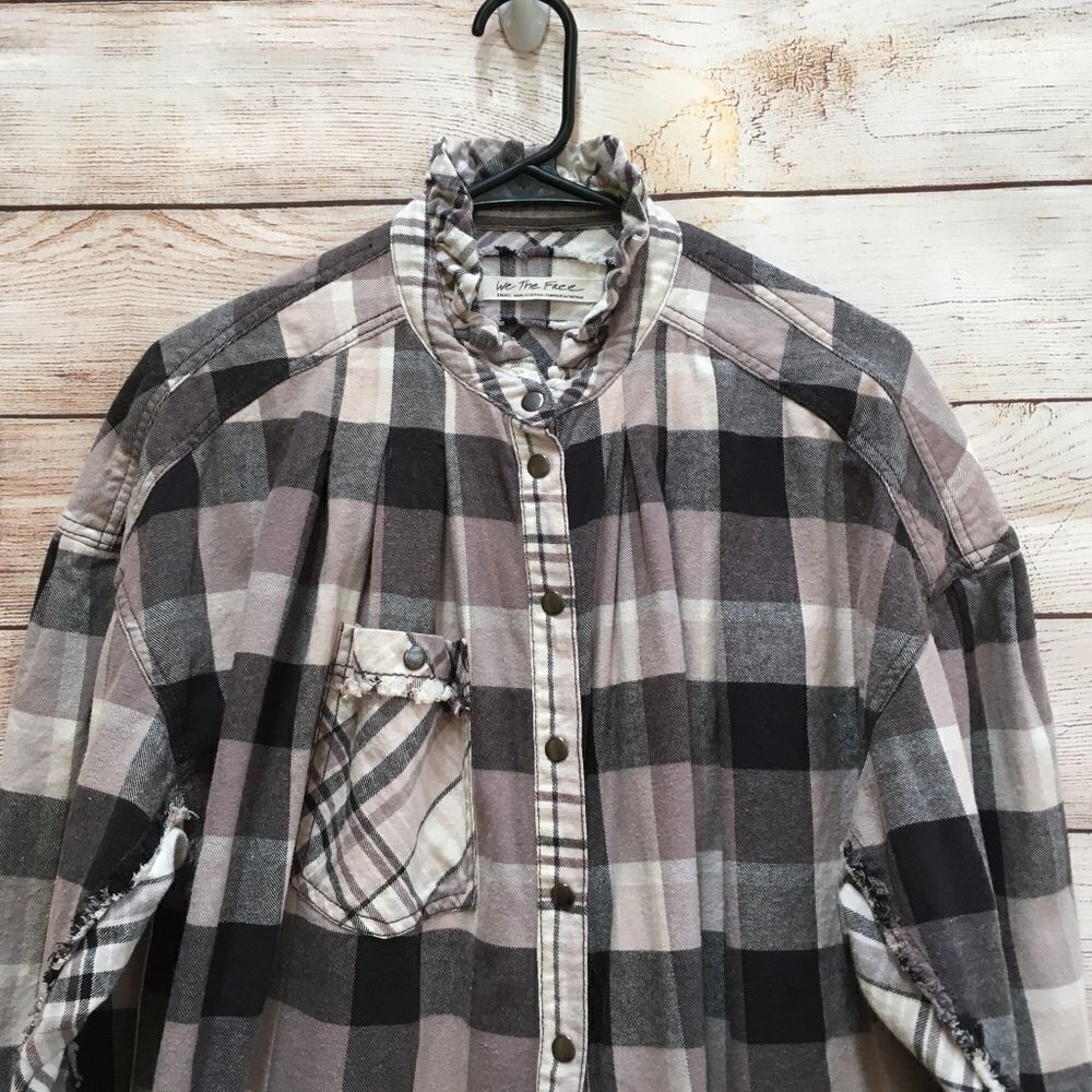 WE THE FREE‎ EMILY FLANNEL OVERSIZED TOP IN CHARCOAL PLAID - Picture 5 of 11